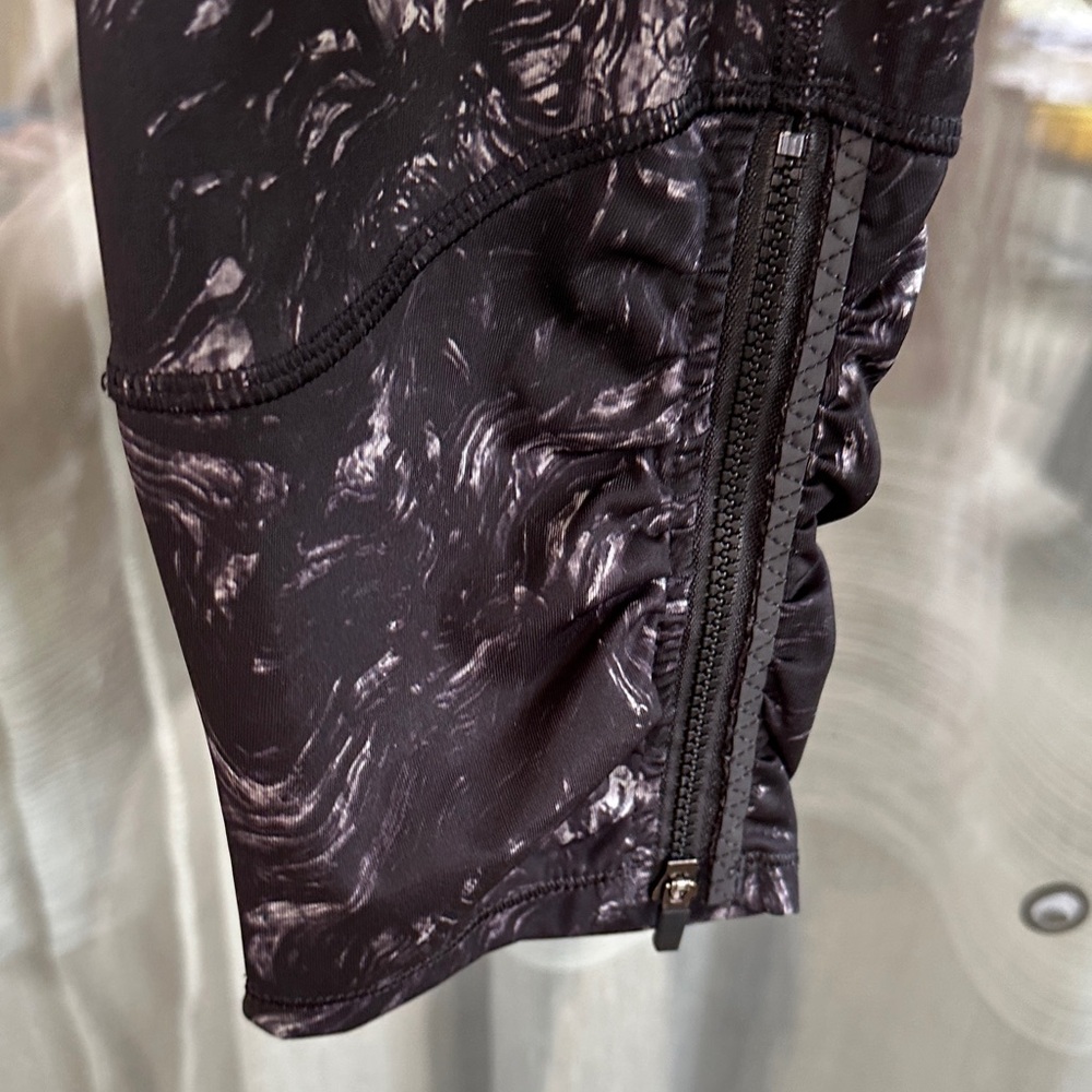 Lululemon Runday Crop Black/gray Patterned Leggings - Picture 5 of 8